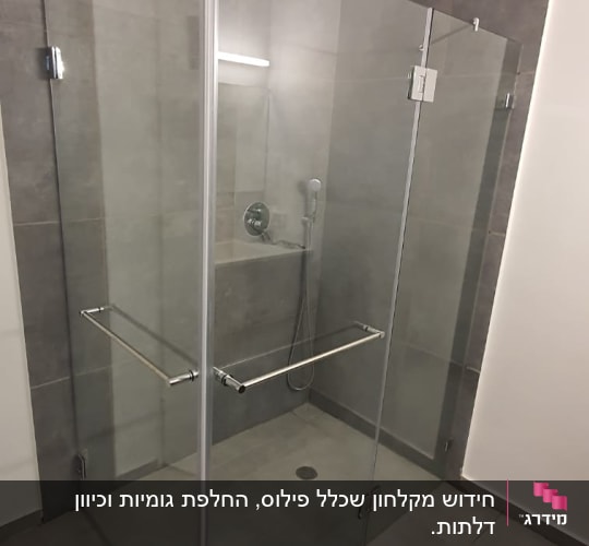 מקלחון זכוכית עם ראש מקלחת עגול וברז ידני